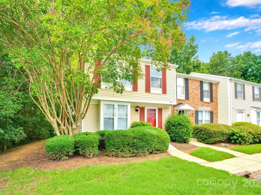 9728 Old Gate Drive, Matthews, NC 28105.  MLS# CAR4291090, YatesRealty ID 33679. 