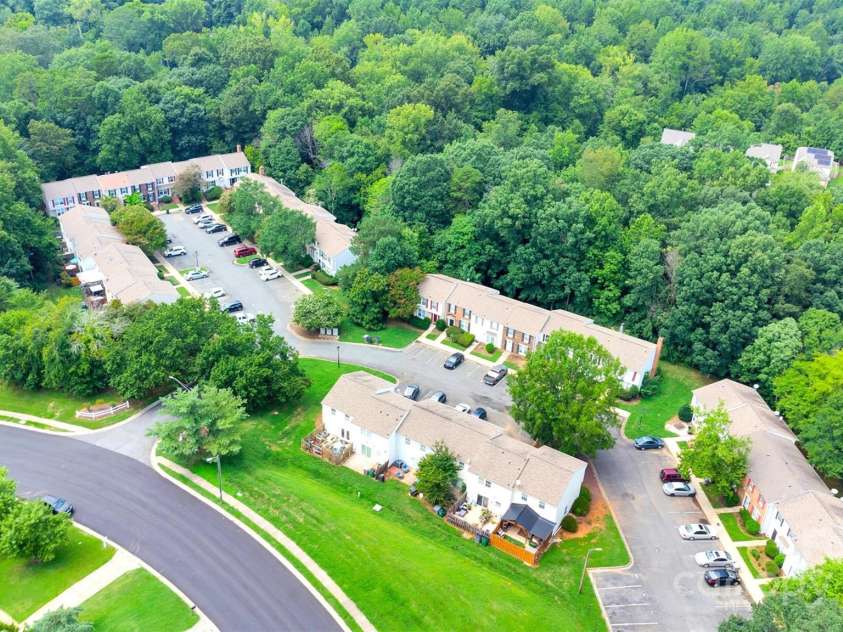 9728 Old Gate Drive, Matthews, NC 28105.  MLS# CAR4291090, YatesRealty ID 33679. 