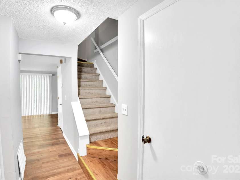 9728 Old Gate Drive, Matthews, NC 28105.  MLS# CAR4291090, YatesRealty ID 33679. 