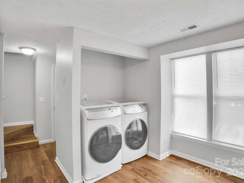 9728 Old Gate Drive, Matthews, NC 28105.  MLS# CAR4291090, YatesRealty ID 33679. 