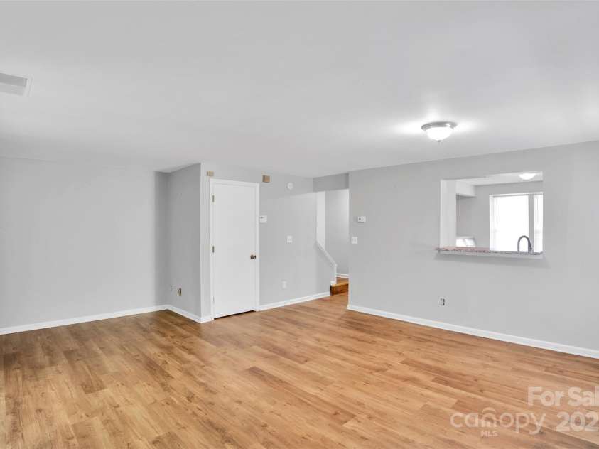 9728 Old Gate Drive, Matthews, NC 28105.  MLS# CAR4291090, YatesRealty ID 33679. 