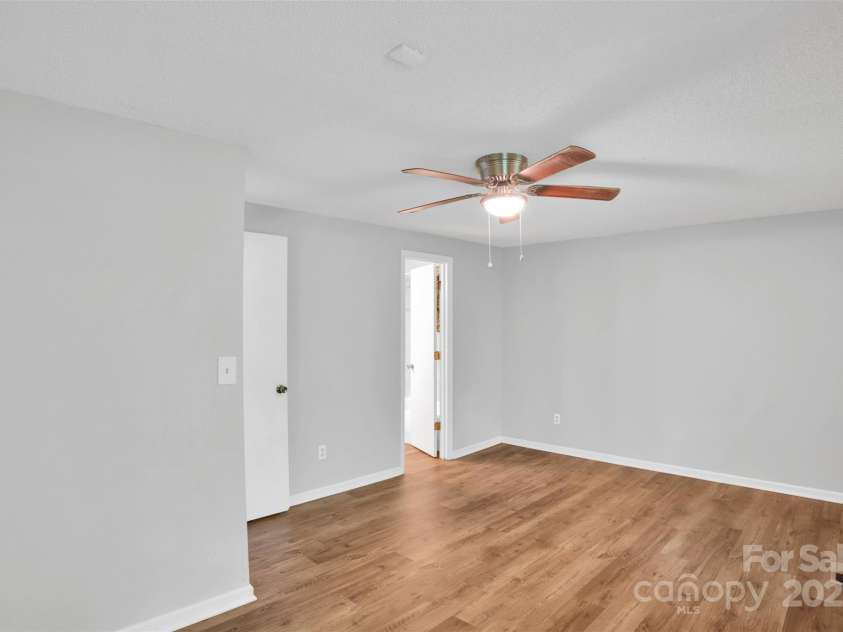 9728 Old Gate Drive, Matthews, NC 28105.  MLS# CAR4291090, YatesRealty ID 33679. 