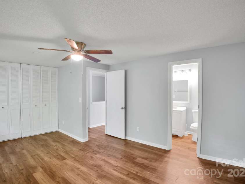 9728 Old Gate Drive, Matthews, NC 28105.  MLS# CAR4291090, YatesRealty ID 33679. 