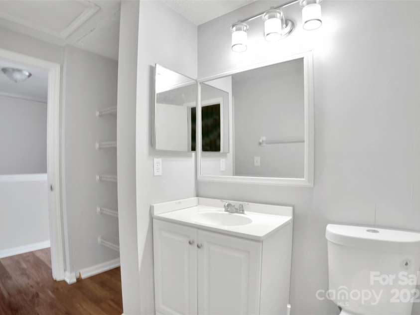 9728 Old Gate Drive, Matthews, NC 28105.  MLS# CAR4291090, YatesRealty ID 33679. 