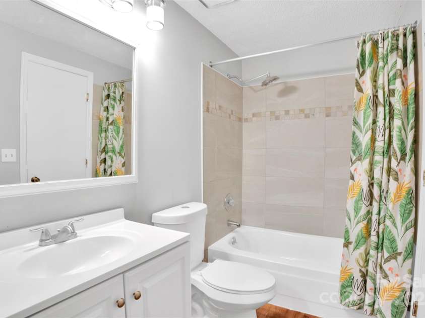 9728 Old Gate Drive, Matthews, NC 28105.  MLS# CAR4291090, YatesRealty ID 33679. 