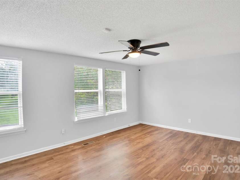 9728 Old Gate Drive, Matthews, NC 28105.  MLS# CAR4291090, YatesRealty ID 33679. 