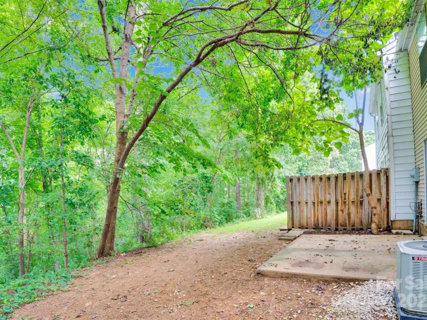9728 Old Gate Drive, Matthews, NC 28105.  MLS# CAR4291090, YatesRealty ID 33679. 
