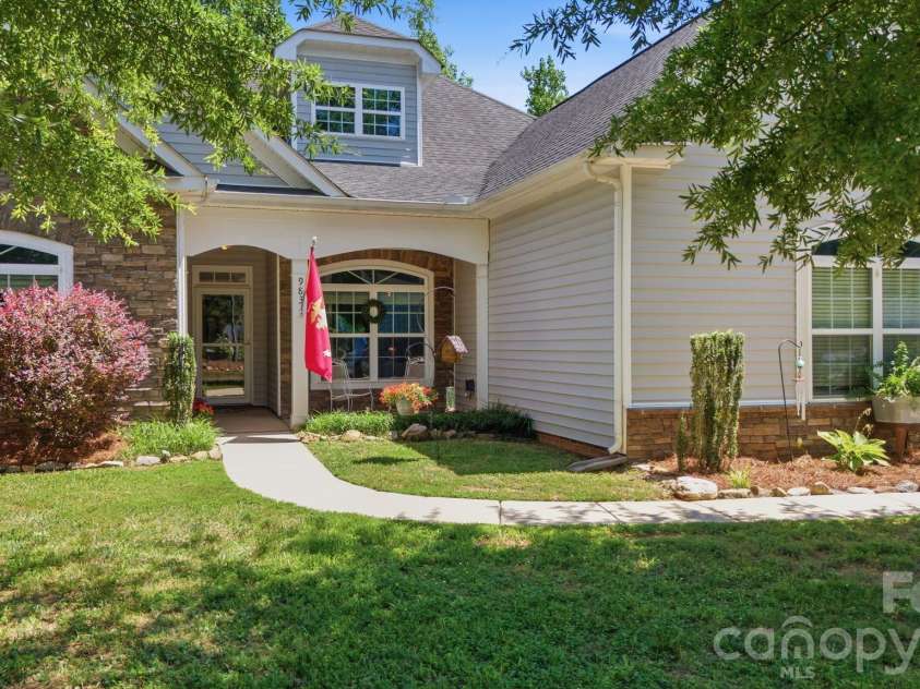 983 Jerry Lees Way, Denver, NC 28037.  MLS# CAR4394495, YatesRealty ID 33679. 