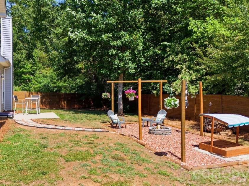 983 Jerry Lees Way, Denver, NC 28037.  MLS# CAR4394495, YatesRealty ID 33679. 