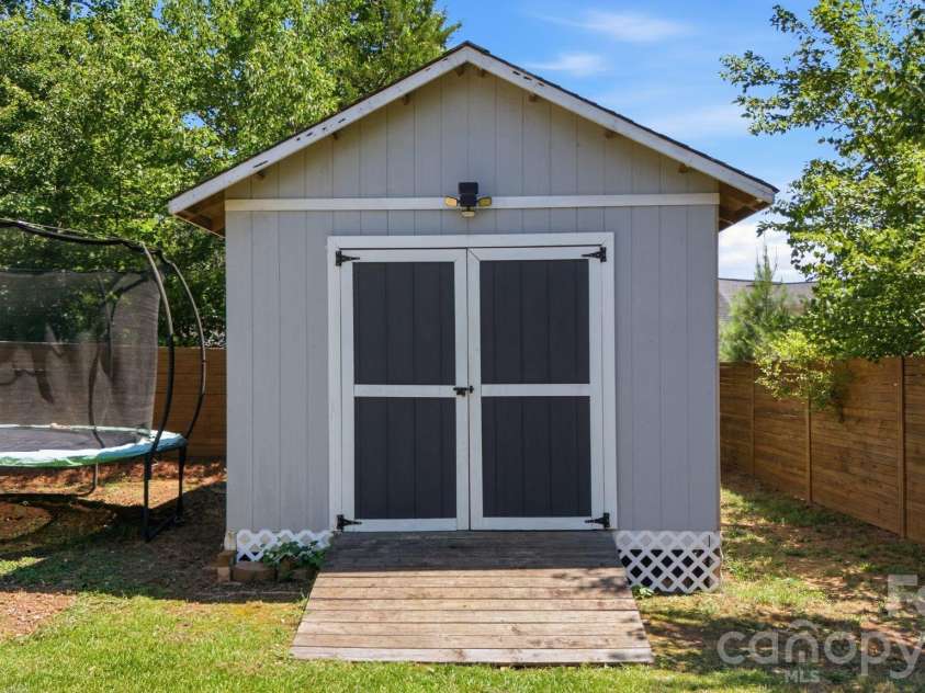 983 Jerry Lees Way, Denver, NC 28037.  MLS# CAR4394495, YatesRealty ID 33679. 