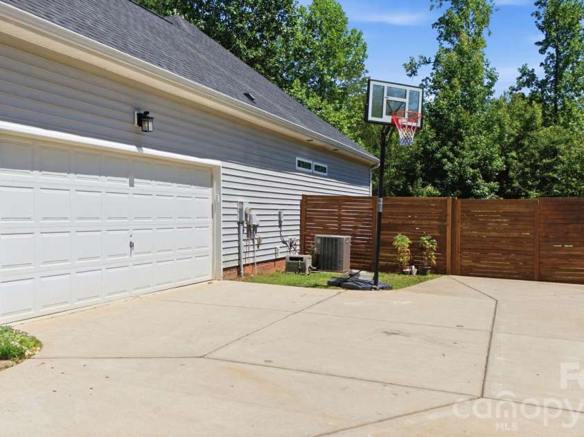 983 Jerry Lees Way, Denver, NC 28037.  MLS# CAR4394495, YatesRealty ID 33679. 