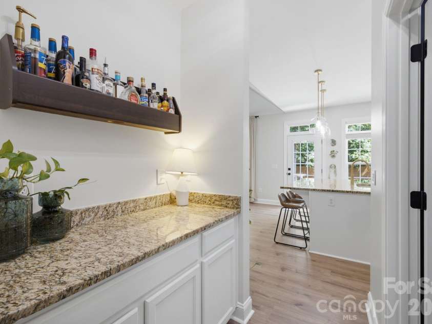 983 Jerry Lees Way, Denver, NC 28037.  MLS# CAR4394495, YatesRealty ID 33679. Bar station/ butlers pantry
