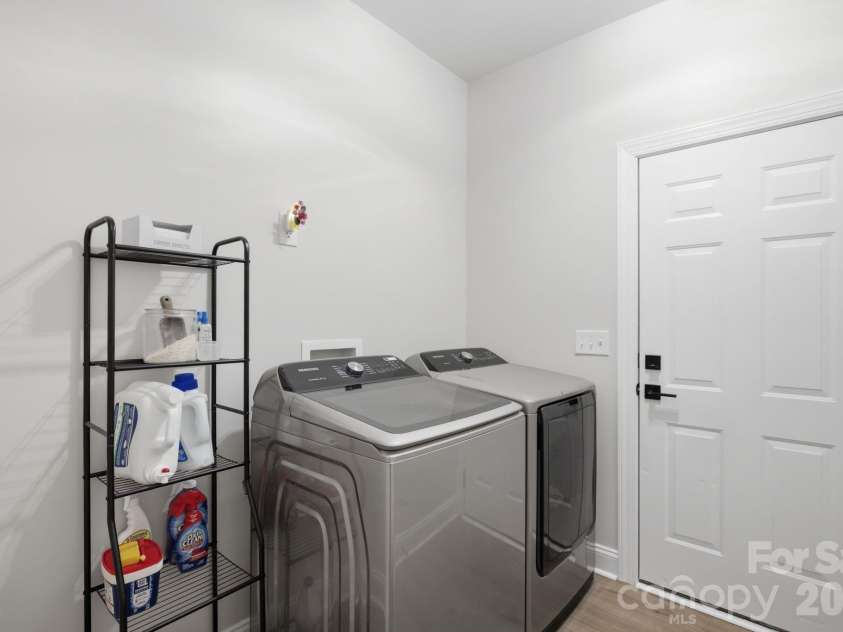 983 Jerry Lees Way, Denver, NC 28037.  MLS# CAR4394495, YatesRealty ID 33679. Laundry room