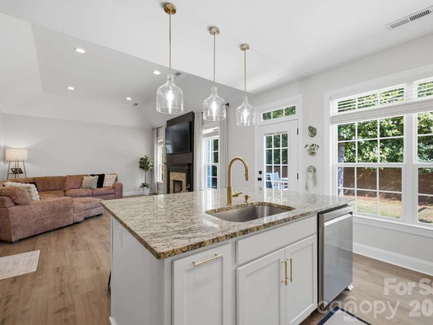 983 Jerry Lees Way, Denver, NC 28037.  MLS# CAR4394495, YatesRealty ID 33679. Open floor plan- Kitchen opens up to living room