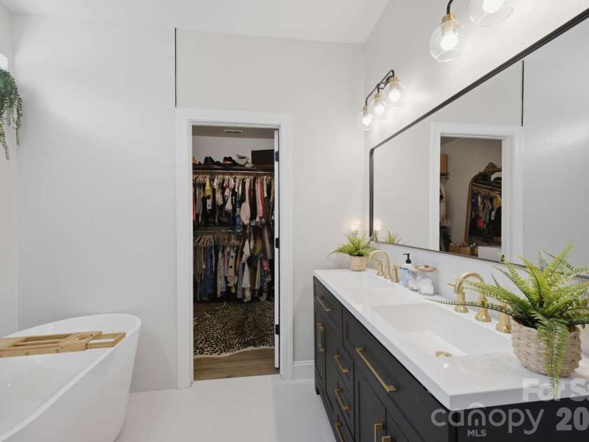 983 Jerry Lees Way, Denver, NC 28037.  MLS# CAR4394495, YatesRealty ID 33679. Primary bathroom