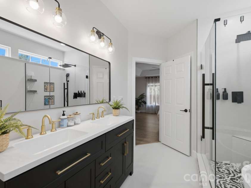 983 Jerry Lees Way, Denver, NC 28037.  MLS# CAR4394495, YatesRealty ID 33679. Primary bathroom