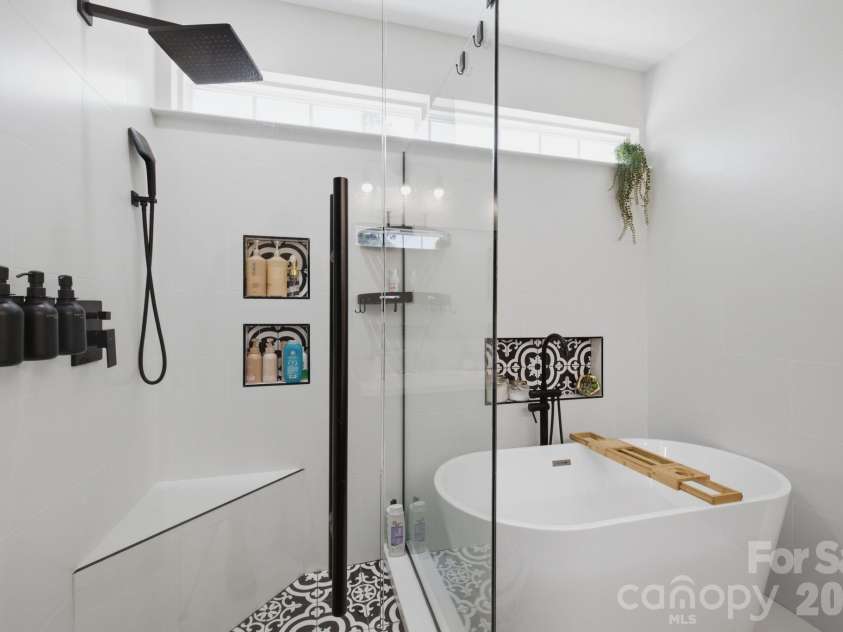 983 Jerry Lees Way, Denver, NC 28037.  MLS# CAR4394495, YatesRealty ID 33679. Primary bathroom