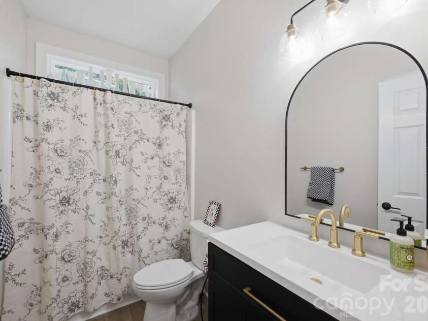 983 Jerry Lees Way, Denver, NC 28037.  MLS# CAR4394495, YatesRealty ID 33679. Secondary bedroom bathroom- Upgraded