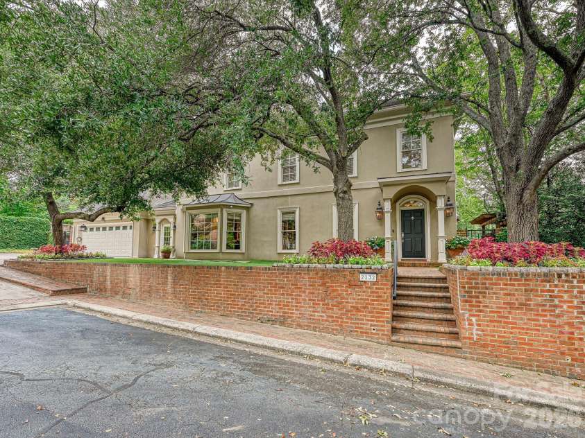 2132 Rolston Drive, Charlotte, NC 28207.  MLS# CAR4370099, YatesRealty ID 33680. 