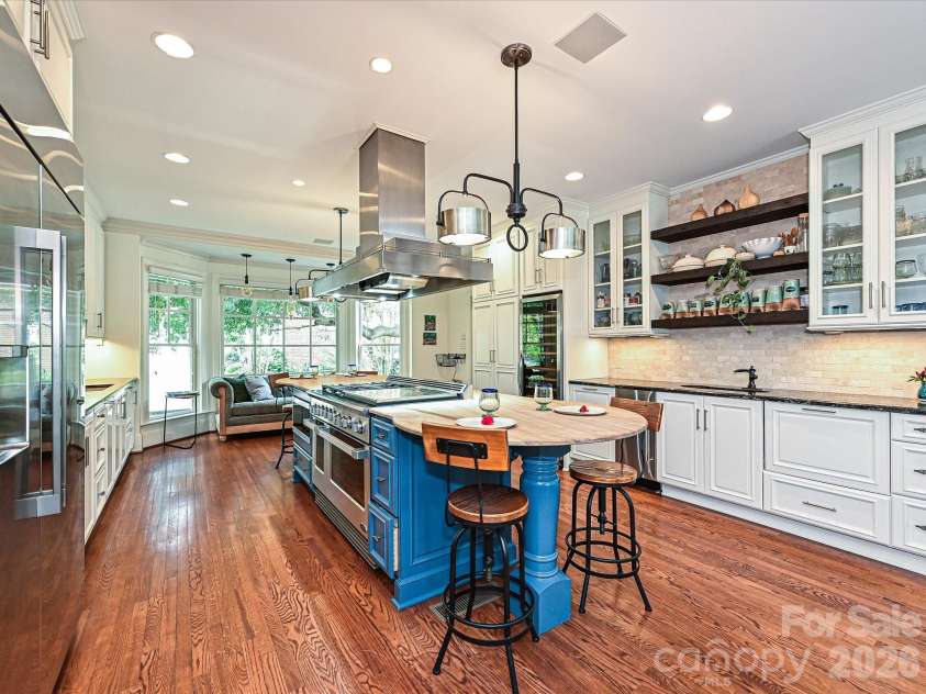 2132 Rolston Drive, Charlotte, NC 28207.  MLS# CAR4370099, YatesRealty ID 33680. 