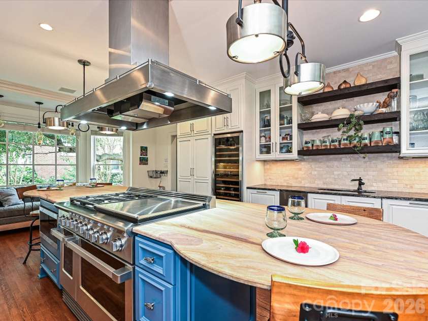 2132 Rolston Drive, Charlotte, NC 28207.  MLS# CAR4370099, YatesRealty ID 33680. 