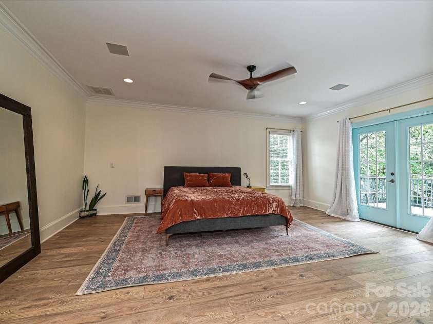 2132 Rolston Drive, Charlotte, NC 28207.  MLS# CAR4370099, YatesRealty ID 33680. 
