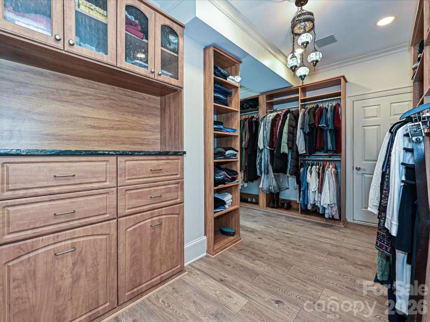 2132 Rolston Drive, Charlotte, NC 28207.  MLS# CAR4370099, YatesRealty ID 33680. 