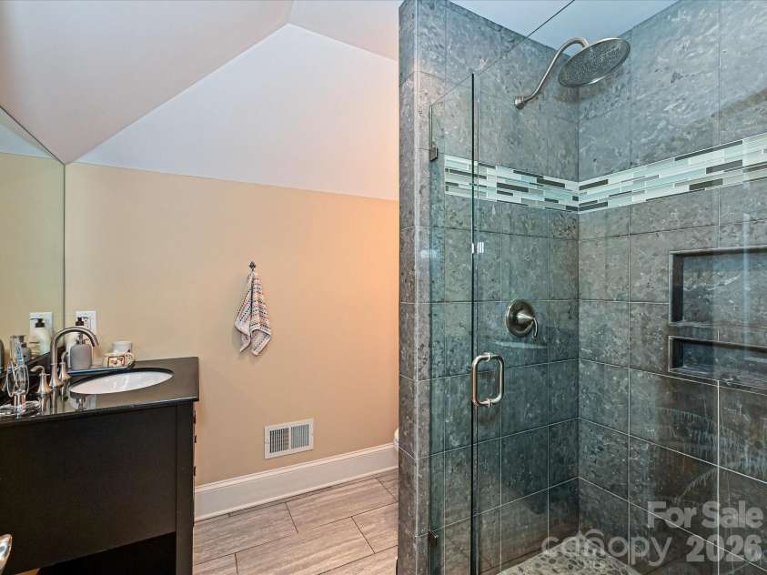 2132 Rolston Drive, Charlotte, NC 28207.  MLS# CAR4370099, YatesRealty ID 33680. 