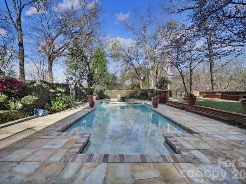 2132 Rolston Drive, Charlotte, NC 28207.  MLS# CAR4370099, YatesRealty ID 33680. 