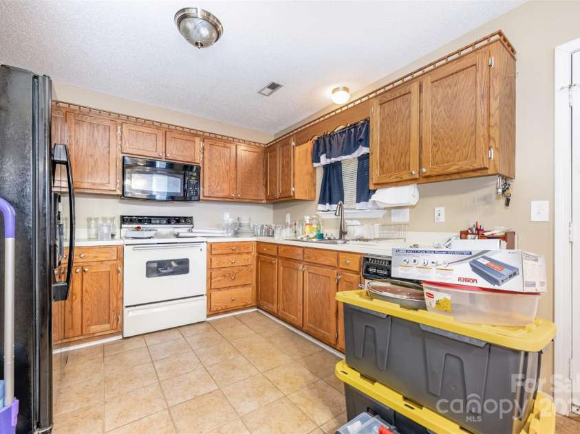 6220 Easter Lane, Charlotte, NC 28208.  MLS# CAR4294561, YatesRealty ID 33680. 