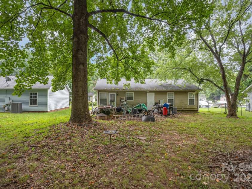 6220 Easter Lane, Charlotte, NC 28208.  MLS# CAR4294561, YatesRealty ID 33680. 