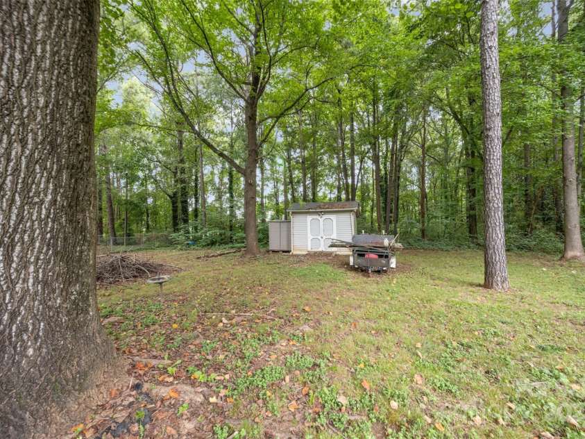 6220 Easter Lane, Charlotte, NC 28208.  MLS# CAR4294561, YatesRealty ID 33680. 