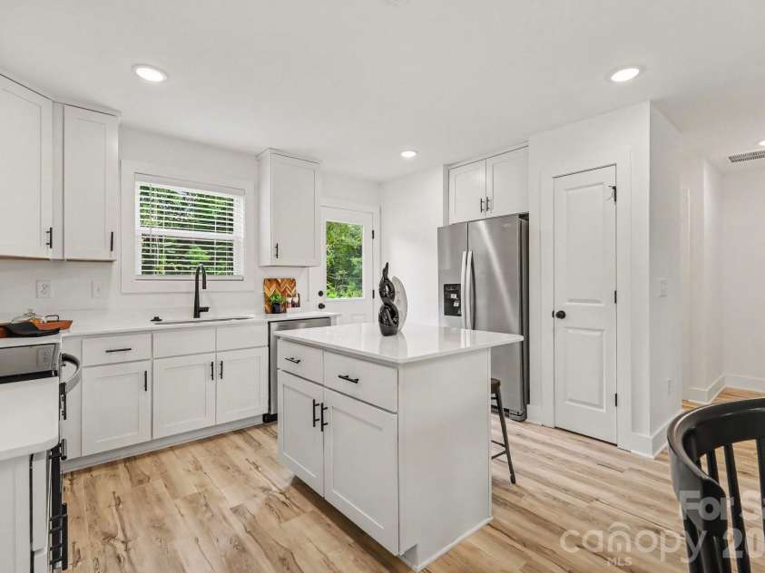 4224 Pine Street, Kannapolis, NC 28081.  MLS# CAR4392128, YatesRealty ID 33682. 