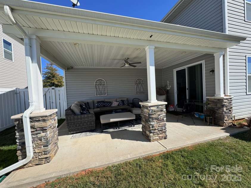 9419 Silverdale Lane, Charlotte, NC 28269.  MLS# CAR4267613, YatesRealty ID 33682. 