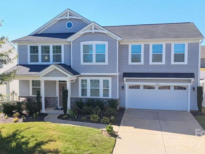 9419 Silverdale Lane, Charlotte, NC 28269.  MLS# CAR4267613, YatesRealty ID 33682. 