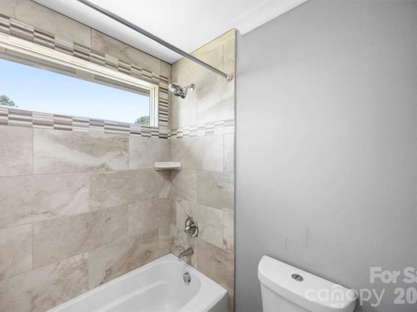 1823 Allen Street, Charlotte, NC 28205.  MLS# CAR4378484, YatesRealty ID 33683. Jack and Jill Bathroom