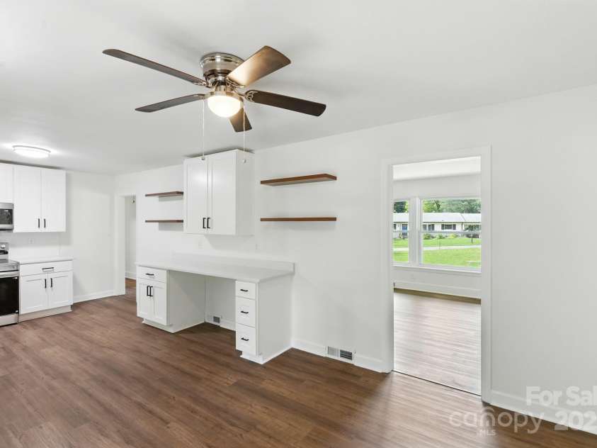 215 Mellwood Drive, Charlotte, NC 28214.  MLS# CAR4277258, YatesRealty ID 33684. 