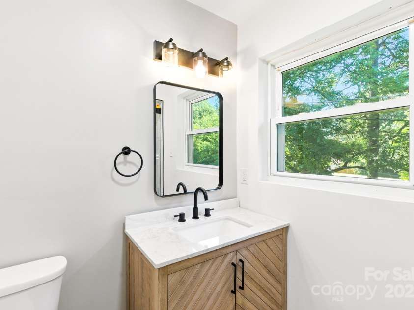 215 Mellwood Drive, Charlotte, NC 28214.  MLS# CAR4277258, YatesRealty ID 33684. 