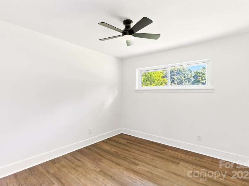 215 Mellwood Drive, Charlotte, NC 28214.  MLS# CAR4277258, YatesRealty ID 33684. 