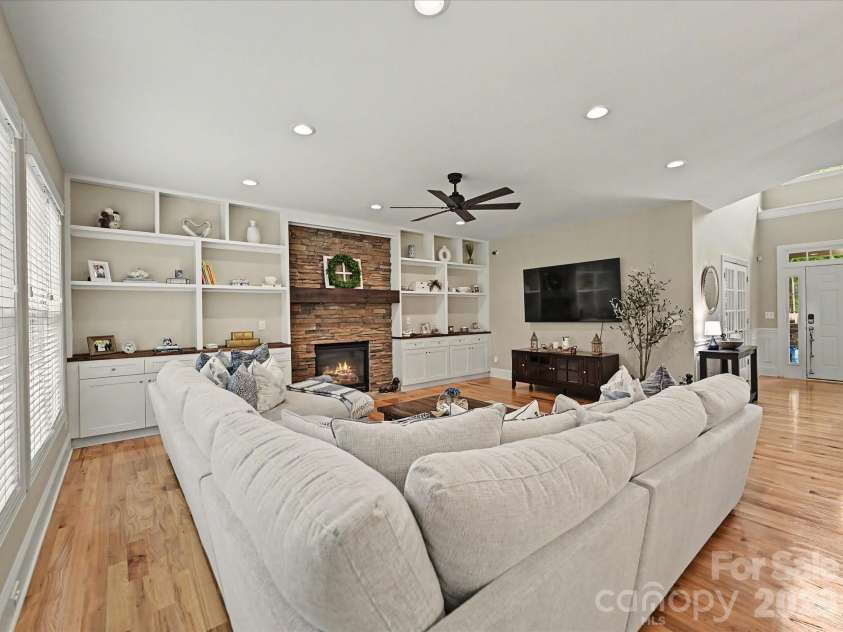 9643 Hampton Oaks Lane, Charlotte, NC 28270.  MLS# CAR4389106, YatesRealty ID 33684. 