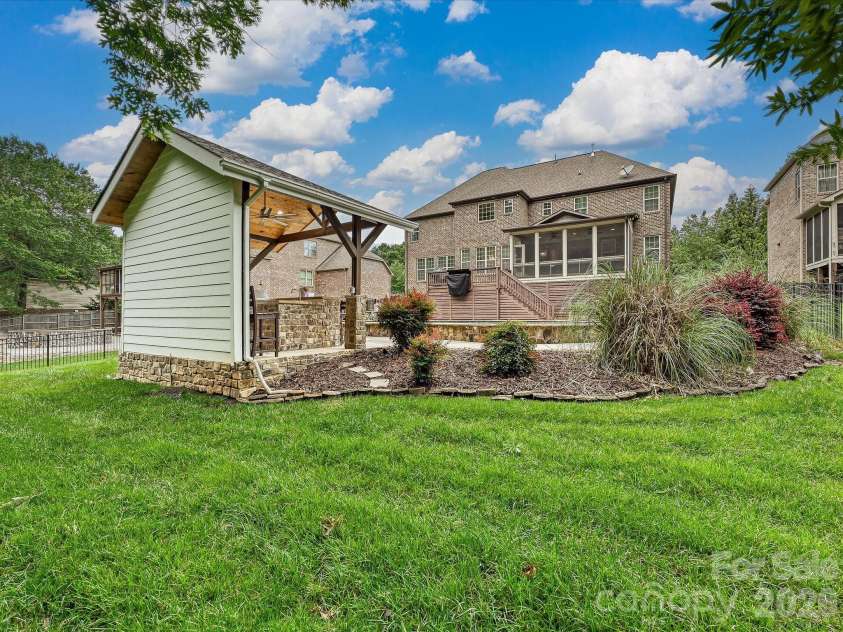 9643 Hampton Oaks Lane, Charlotte, NC 28270.  MLS# CAR4389106, YatesRealty ID 33684. 