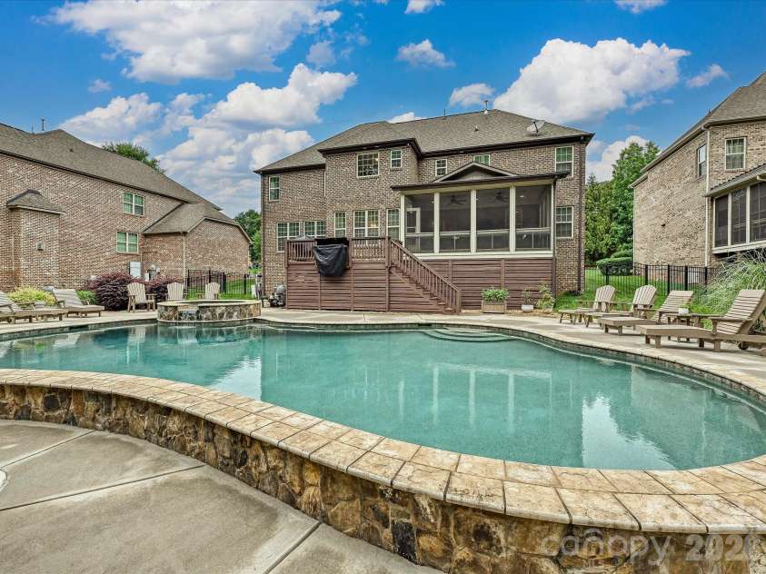 9643 Hampton Oaks Lane, Charlotte, NC 28270.  MLS# CAR4389106, YatesRealty ID 33684. 