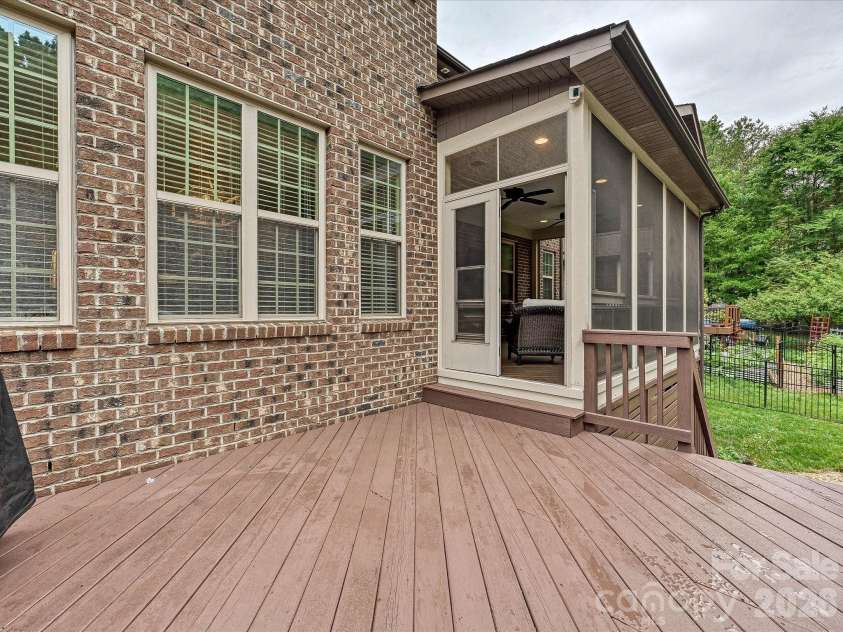 9643 Hampton Oaks Lane, Charlotte, NC 28270.  MLS# CAR4389106, YatesRealty ID 33684. Back Deck