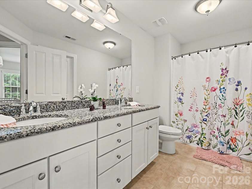 9643 Hampton Oaks Lane, Charlotte, NC 28270.  MLS# CAR4389106, YatesRealty ID 33684. Bathroom
