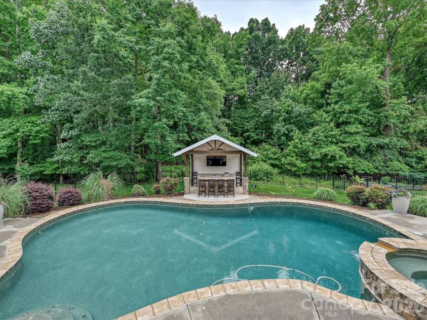 9643 Hampton Oaks Lane, Charlotte, NC 28270.  MLS# CAR4389106, YatesRealty ID 33684. Pool