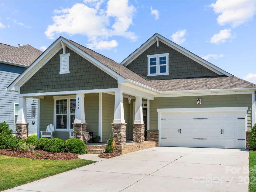 1009 Kemp Road, Indian Trail, NC 28079.  MLS# CAR4273624, YatesRealty ID 33685. Welcome home to 1009 Kemp Rd with a wrap around front porch and rear fenced yard