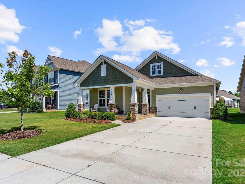1009 Kemp Road, Indian Trail, NC 28079.  MLS# CAR4310158, YatesRealty ID 33685. Huge driveway that can accomodate 6 cars - perfect for entertaining