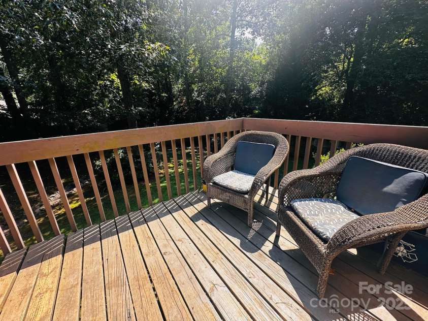 430 17th Avenue Drive, Hickory, NC 28601.  MLS# CAR4281870, YatesRealty ID 33686. Back Deck