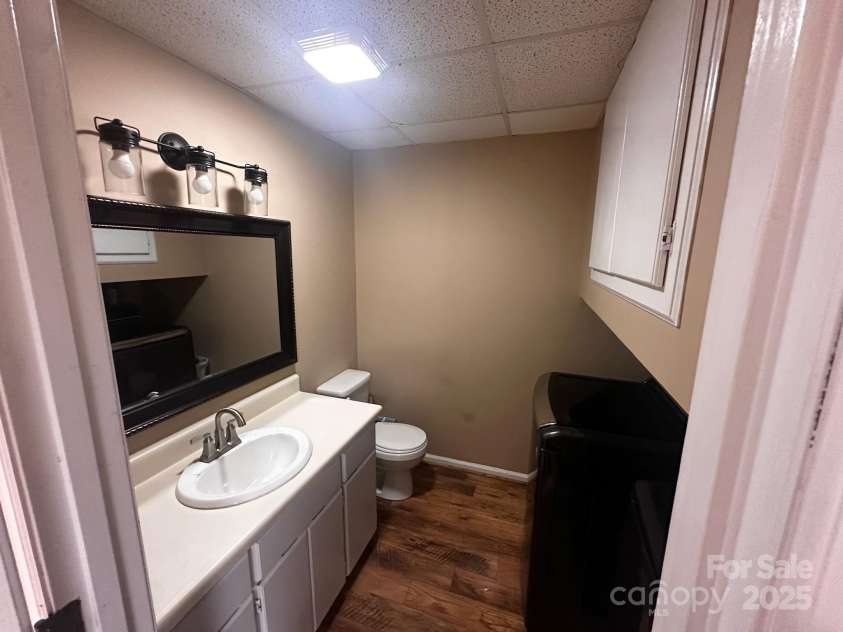 430 17th Avenue Drive, Hickory, NC 28601.  MLS# CAR4281870, YatesRealty ID 33686. Basement Half Bathroom
