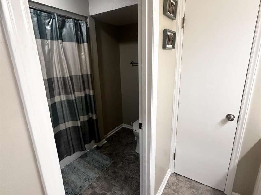 430 17th Avenue Drive, Hickory, NC 28601.  MLS# CAR4281870, YatesRealty ID 33686. Bathroom 2 